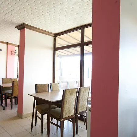Center Cave Guest house *